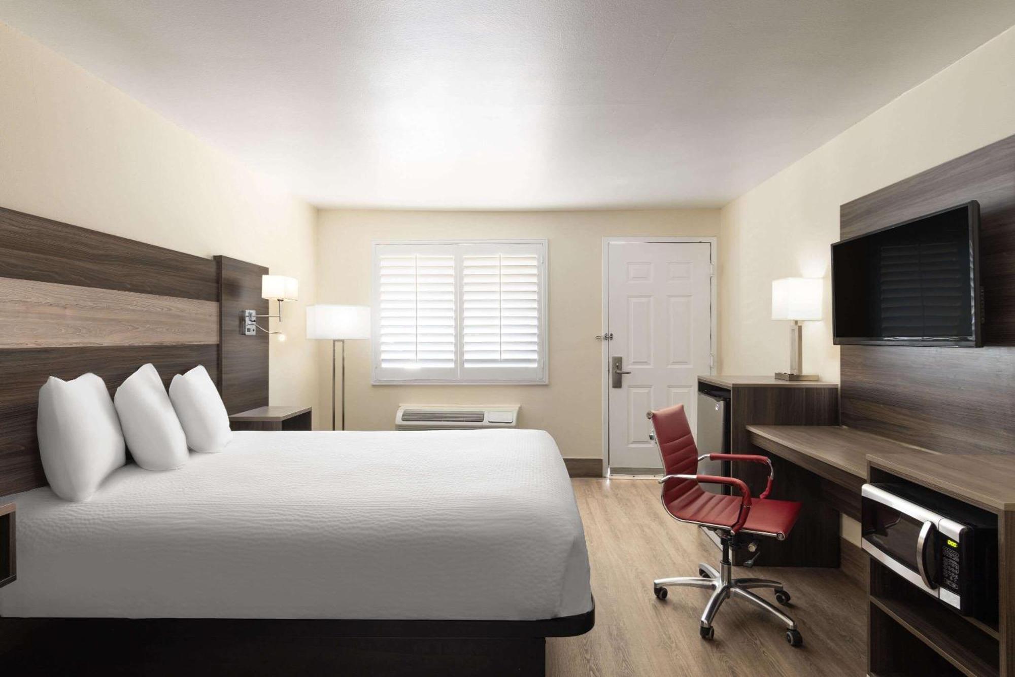 Ramada By Wyndham Kingman Otel Dış mekan fotoğraf