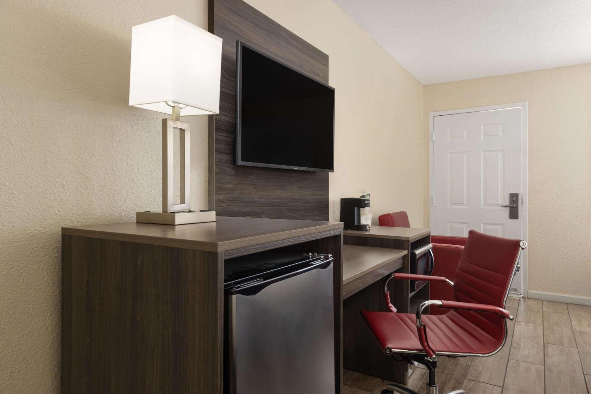 Ramada By Wyndham Kingman Otel Dış mekan fotoğraf